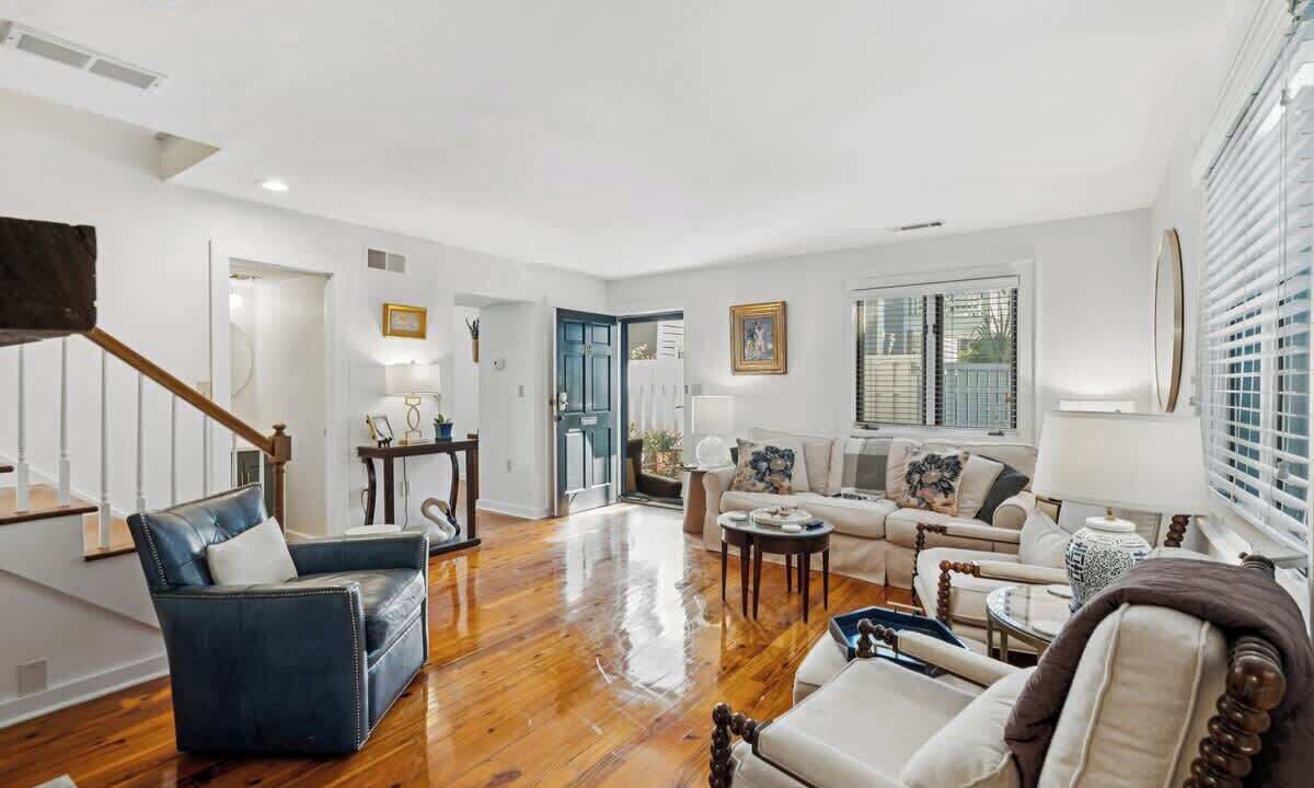 Photo of Livingroom in Harleston Village