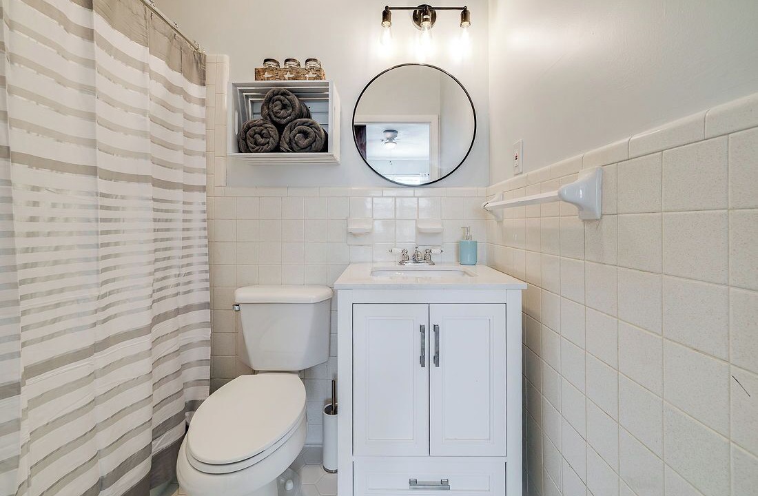 Photo of Bathroom in Thunderbolt