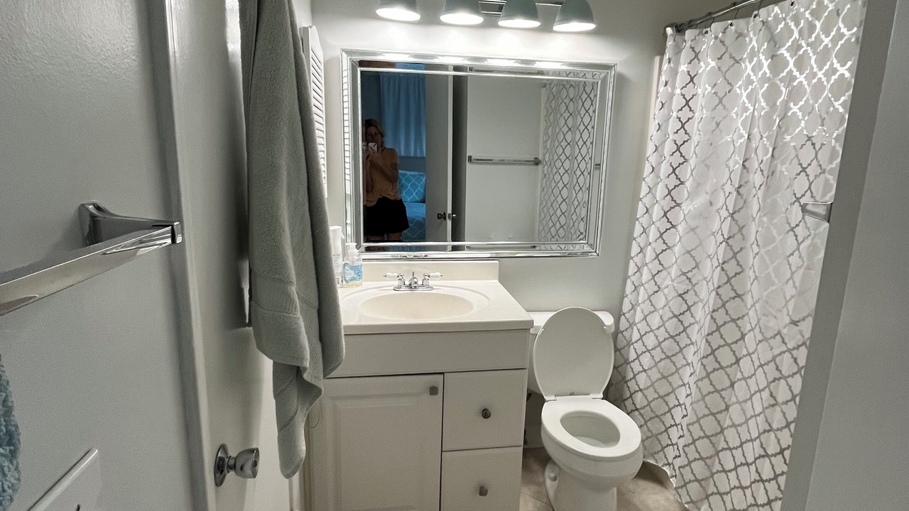 Photo of Bathroom in Folly Field