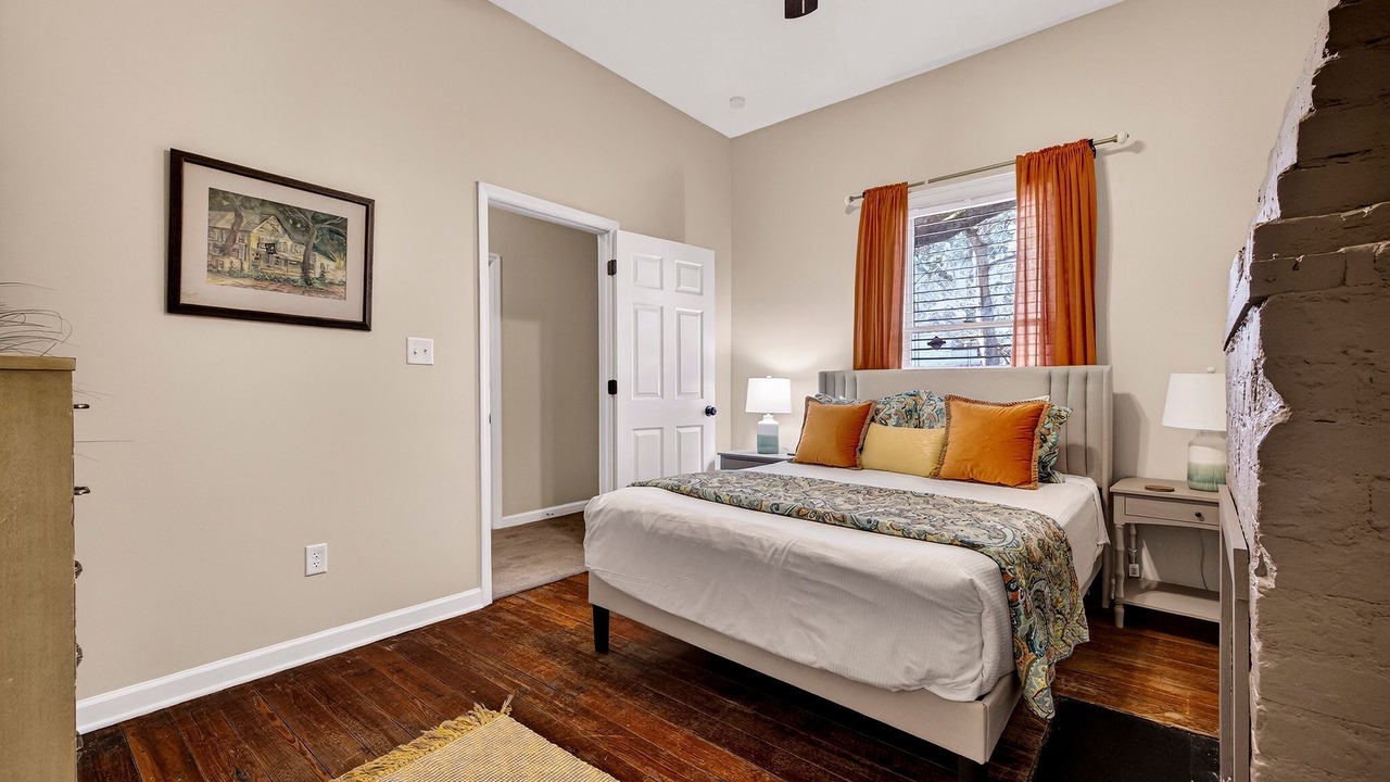 Photo of Bedroom in Metropolitan
