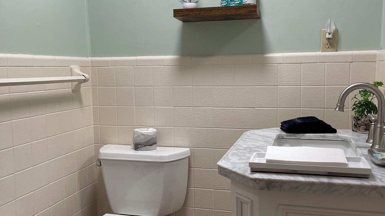 Photo of Bathroom in Isle of Hope Historic District