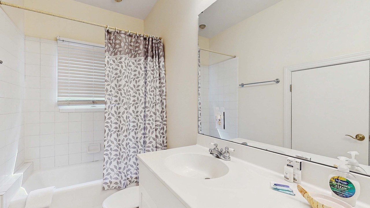 Photo of Bathroom in Vanderhorst Plantation