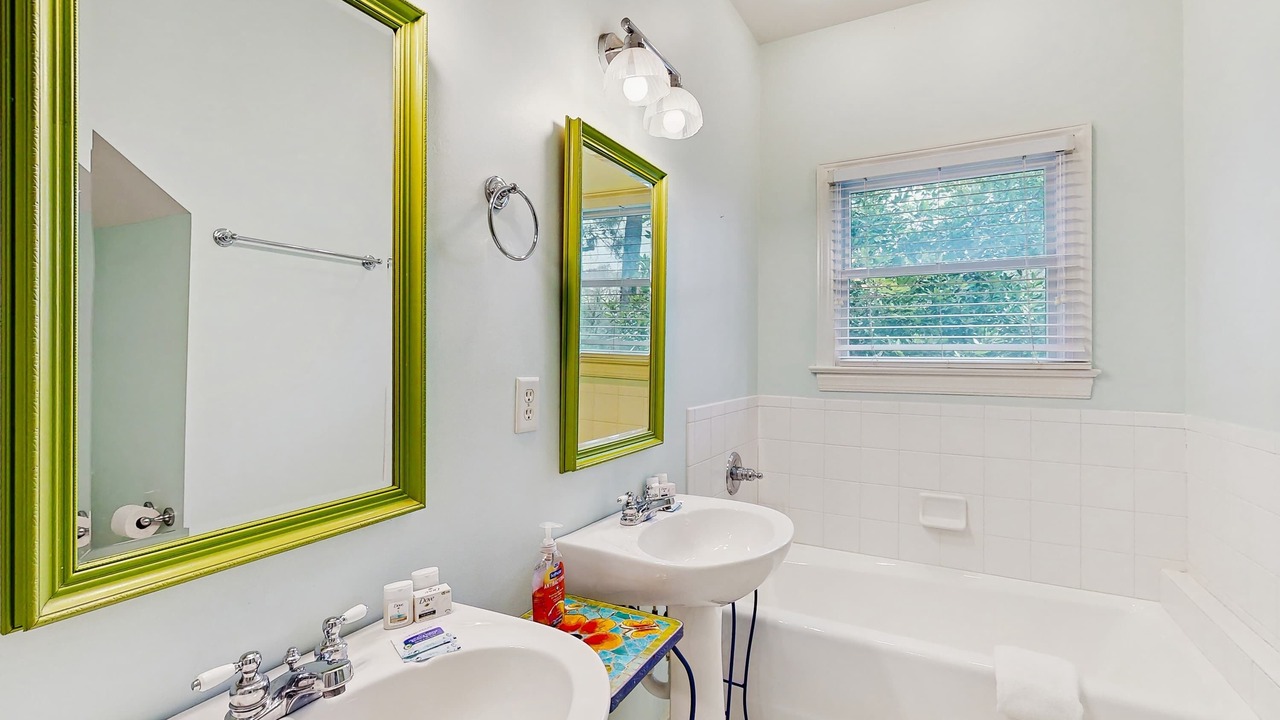 Photo of Bathroom in Vanderhorst Plantation