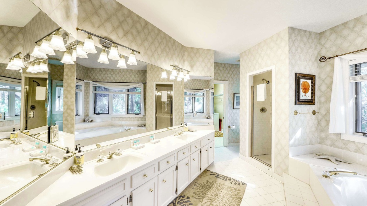 Photo of Bathroom in Vanderhorst Plantation