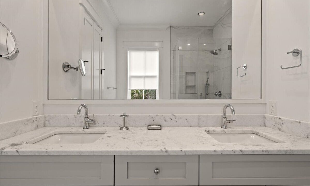 Photo of Bathroom in Vanderhorst Plantation