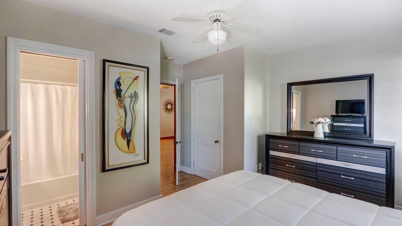 Photo of Bedroom in Midtown