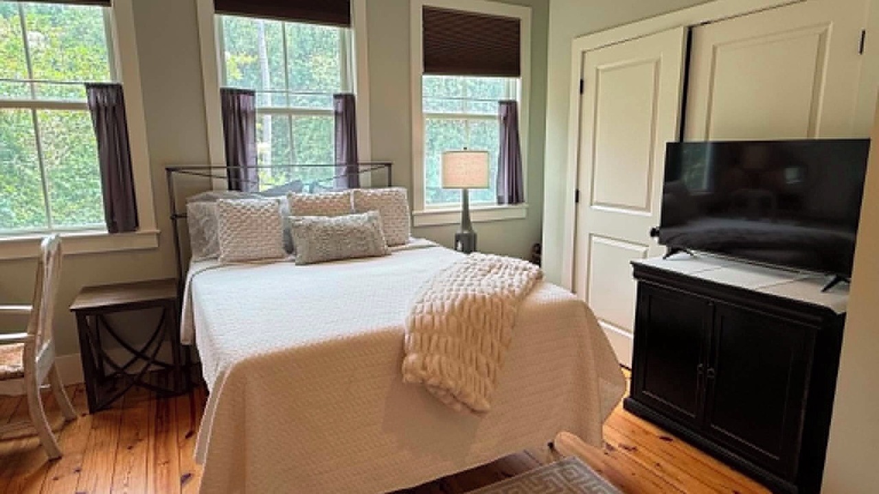 Photo of Bedroom in Habersham