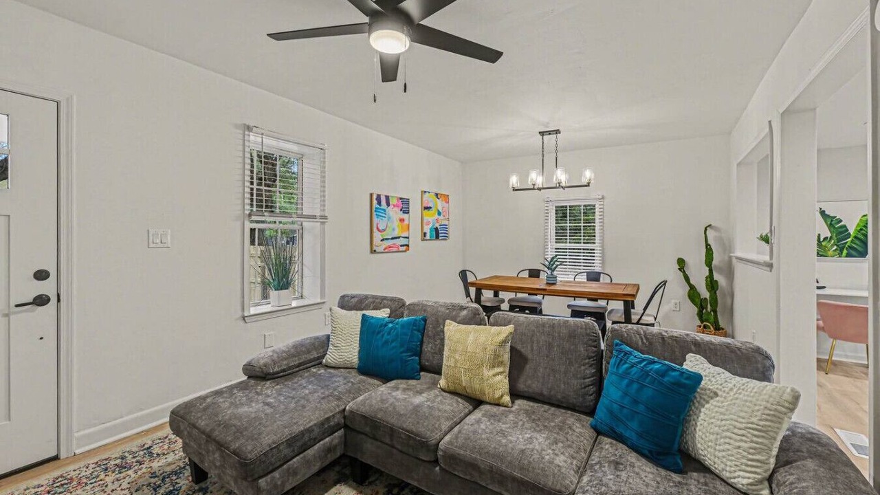 Photo of Livingroom in Hanahan
