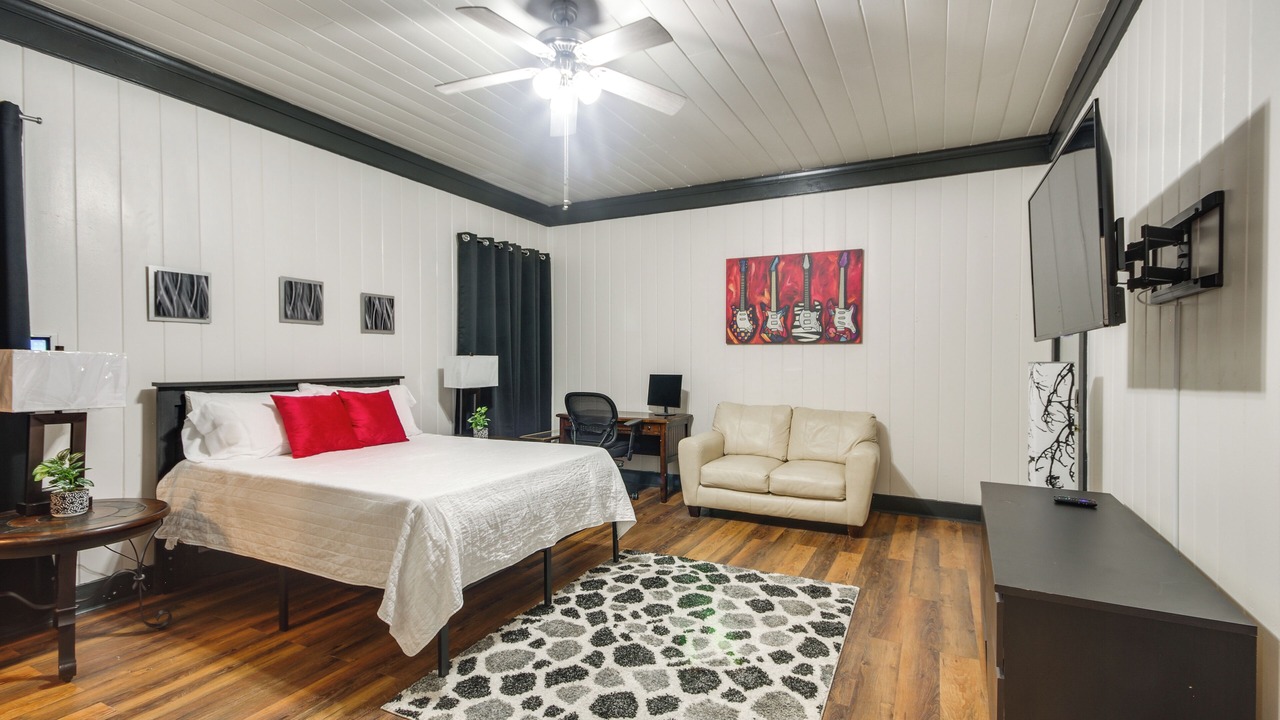 Photo of Bedroom in Greenwood