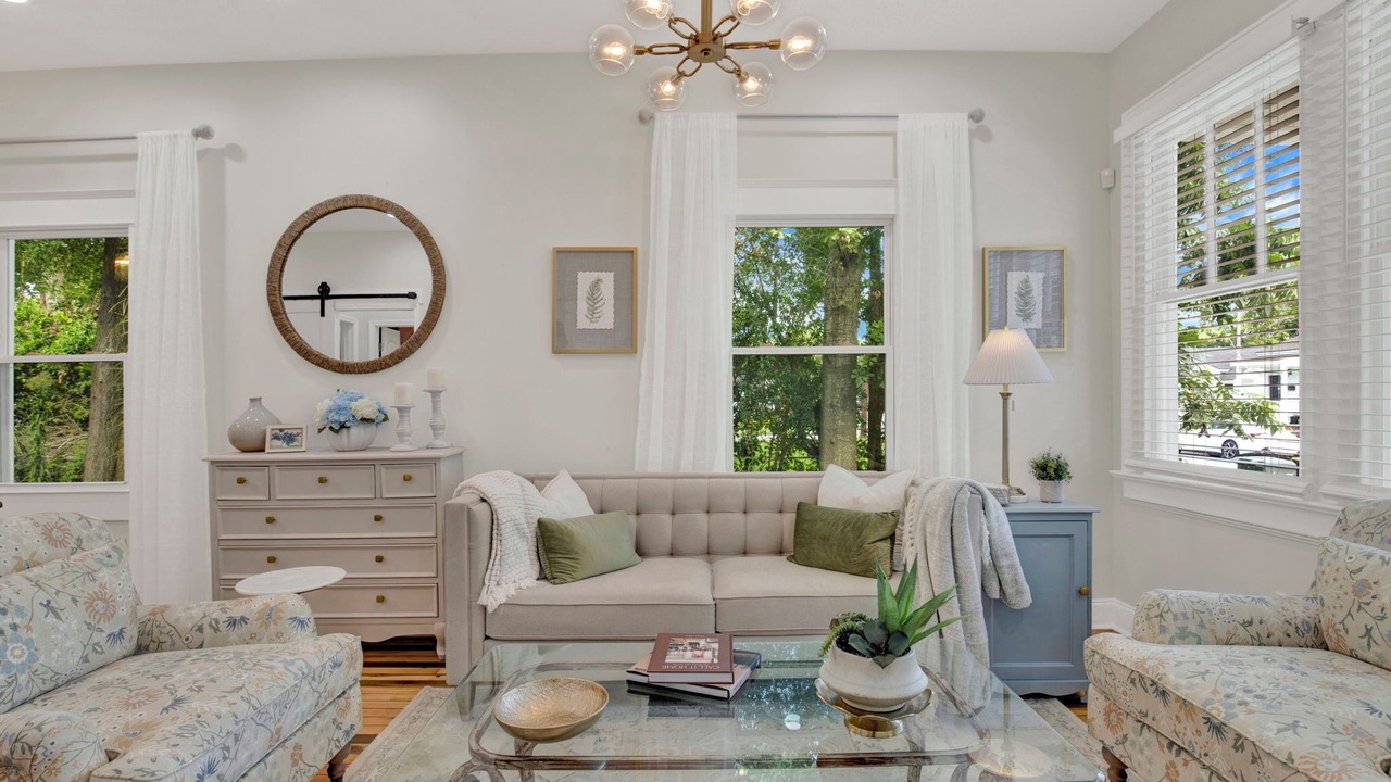 Photo of Livingroom in Eastside