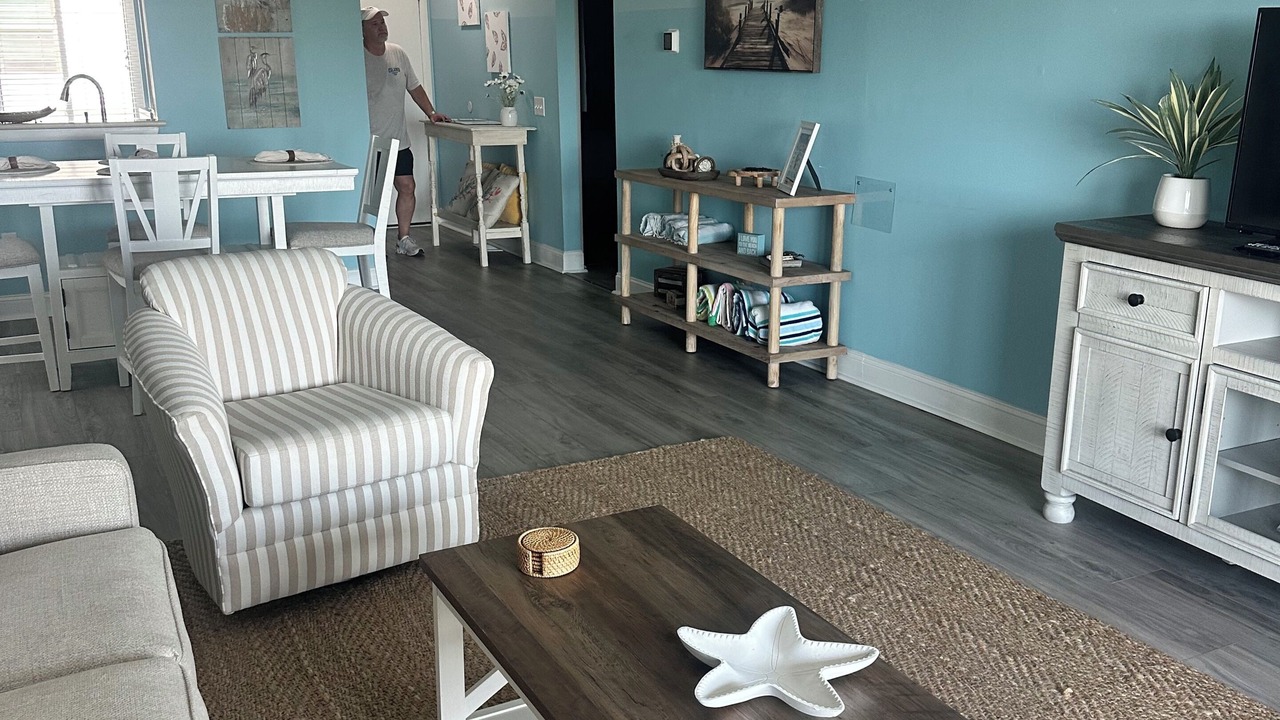 Photo of Livingroom in Oceanmarsh Subdivision