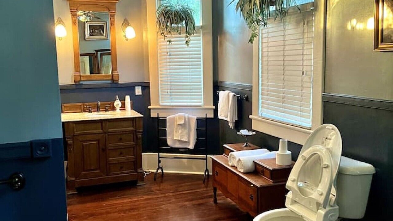 Photo of Bathroom in Thomas Square