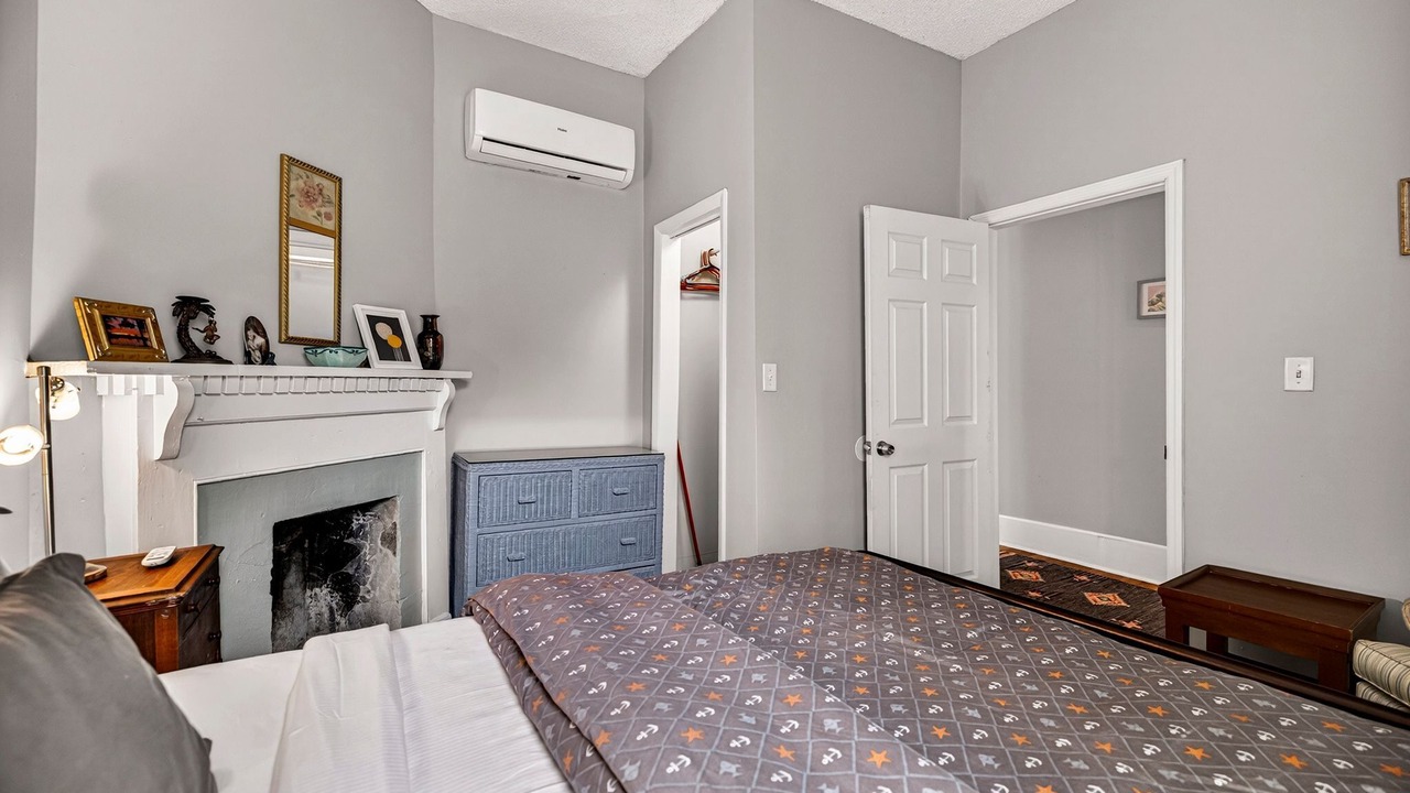 Photo of Bedroom in Beach Institute