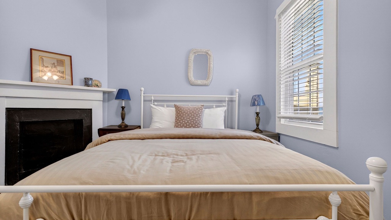 Photo of Bedroom in Beach Institute