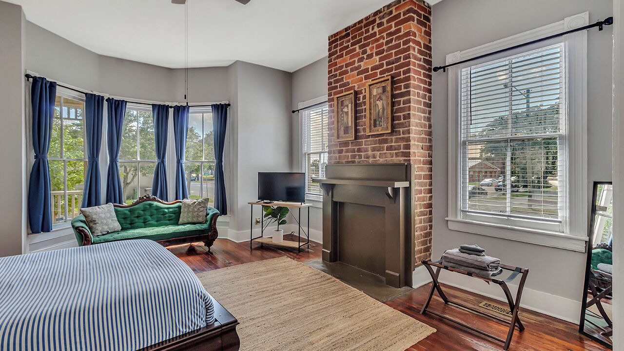 Photo of Bedroom in Savannah Victorian District