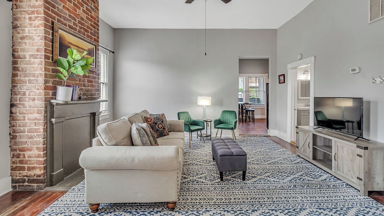 Photo of Livingroom in Savannah Victorian District