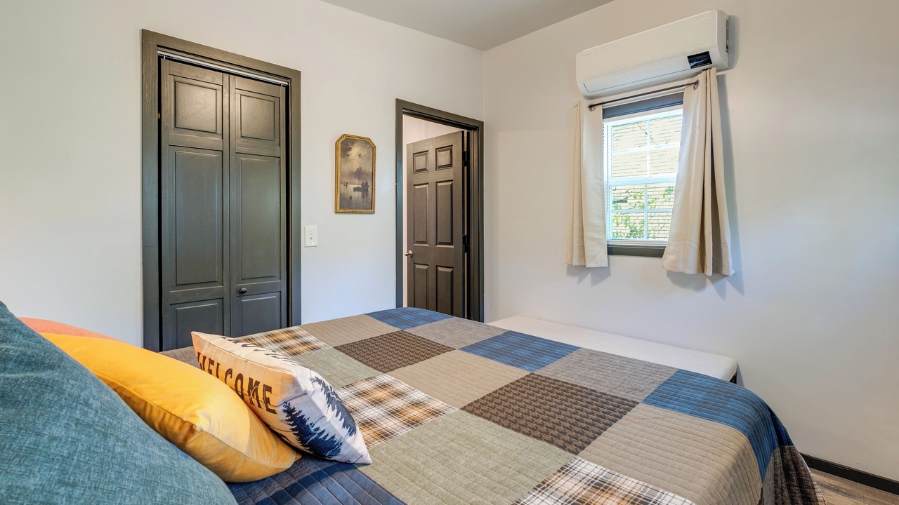 Photo of Bedroom in Pineville