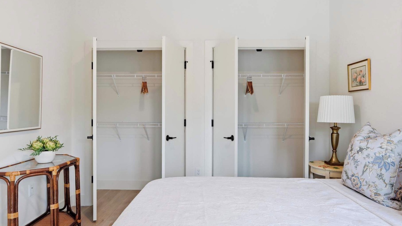 Photo of Bedroom in Metropolitan