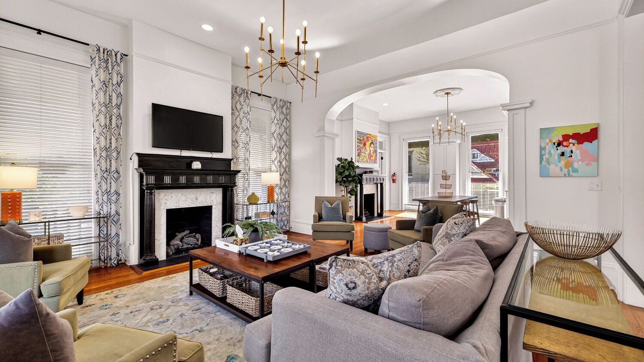 Photo of Livingroom in Savannah Victorian District