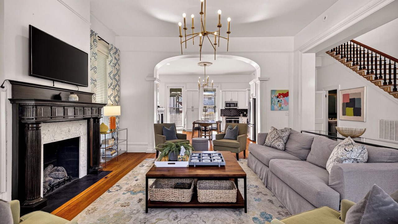 Photo of Livingroom in Savannah Victorian District