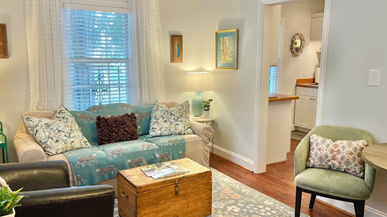 Photo of Livingroom in Old West Broad Neighborhood