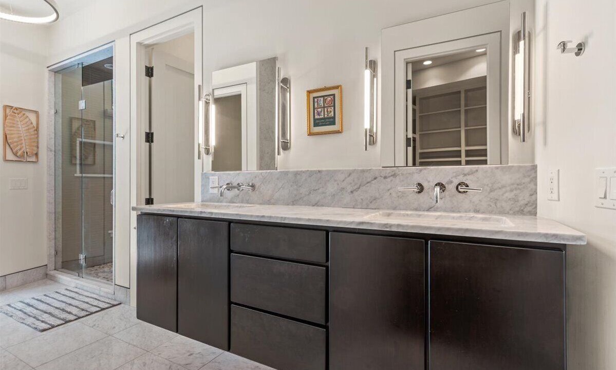 Photo of Bathroom in Vanderhorst Plantation