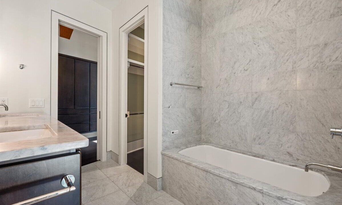 Photo of Bathroom in Vanderhorst Plantation