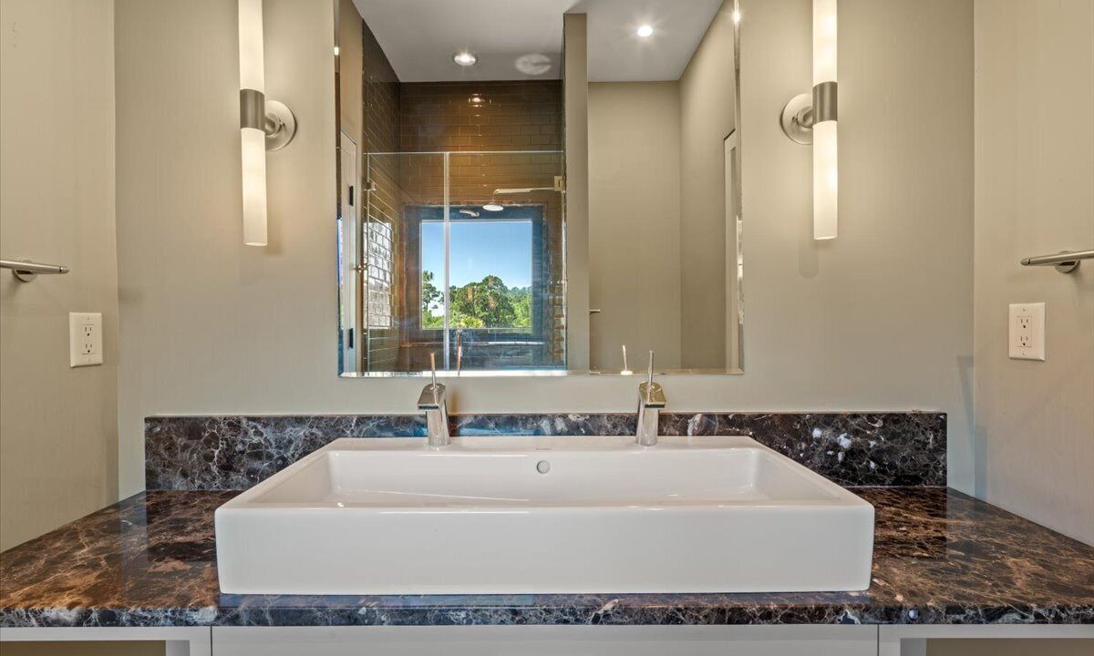 Photo of Bathroom in Vanderhorst Plantation
