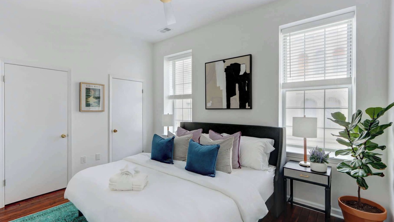 Photo of Bedroom in Historic District - North