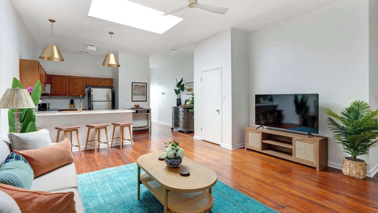 Photo of Livingroom in Historic District - North