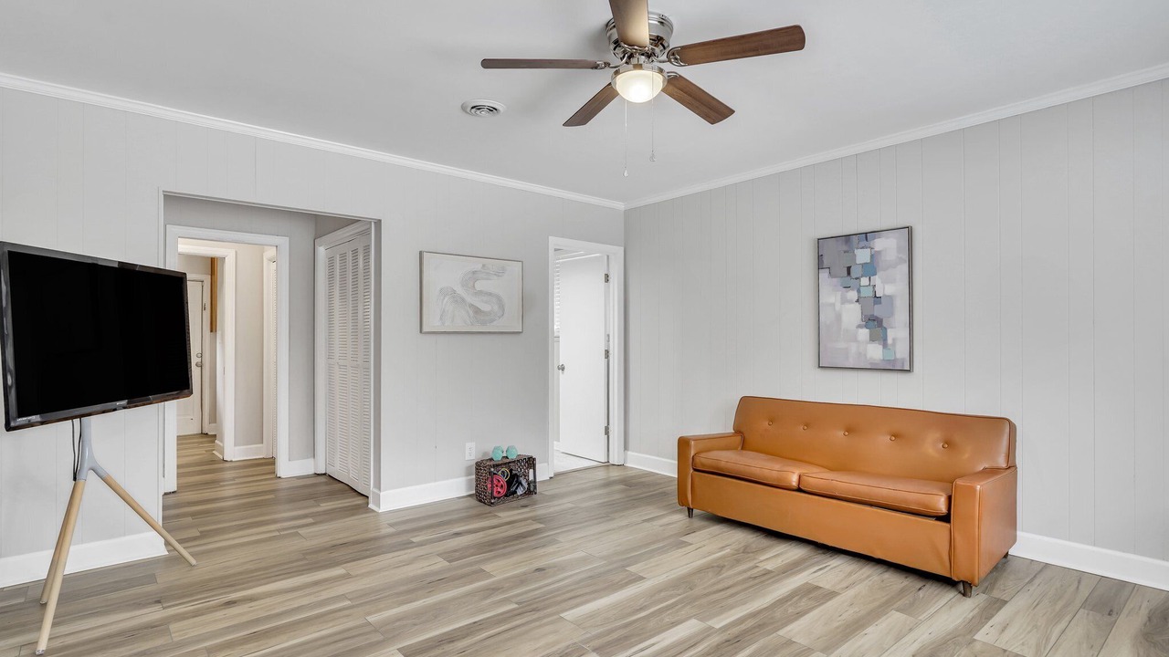Photo of Livingroom in Midtown