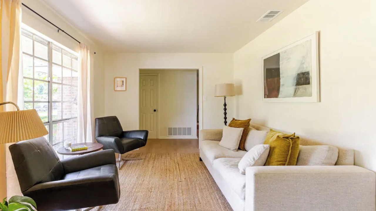 Photo of Livingroom in Whitemarsh Island