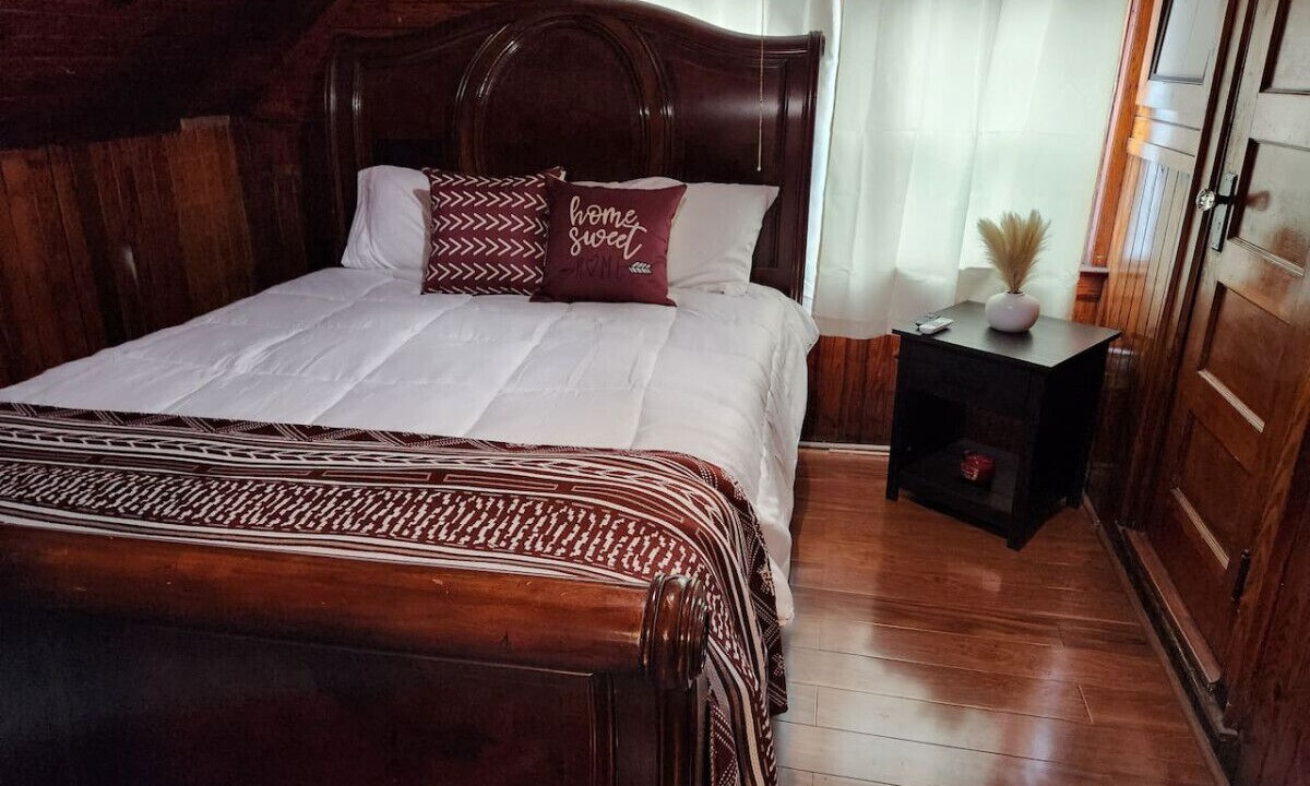 Photo of Bedroom in Midtown