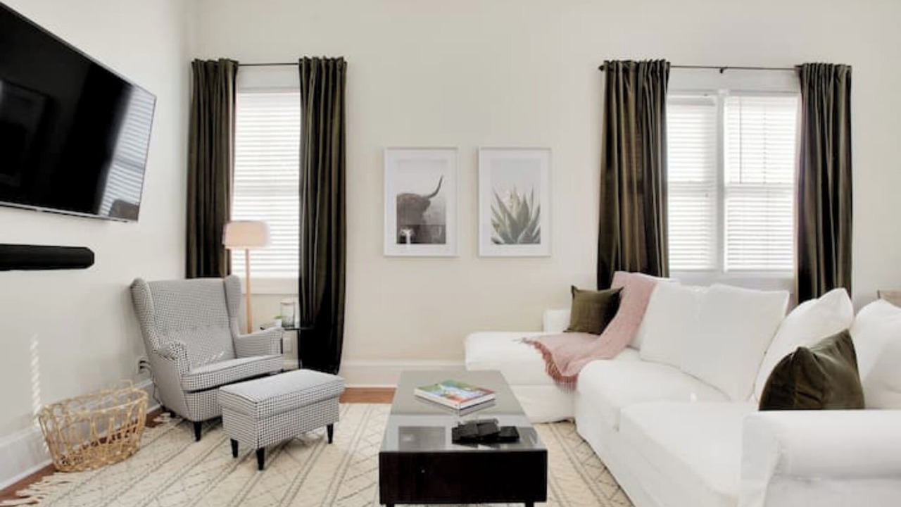 Photo of Livingroom in Thomas Square