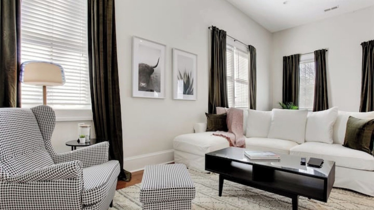 Photo of Livingroom in Thomas Square