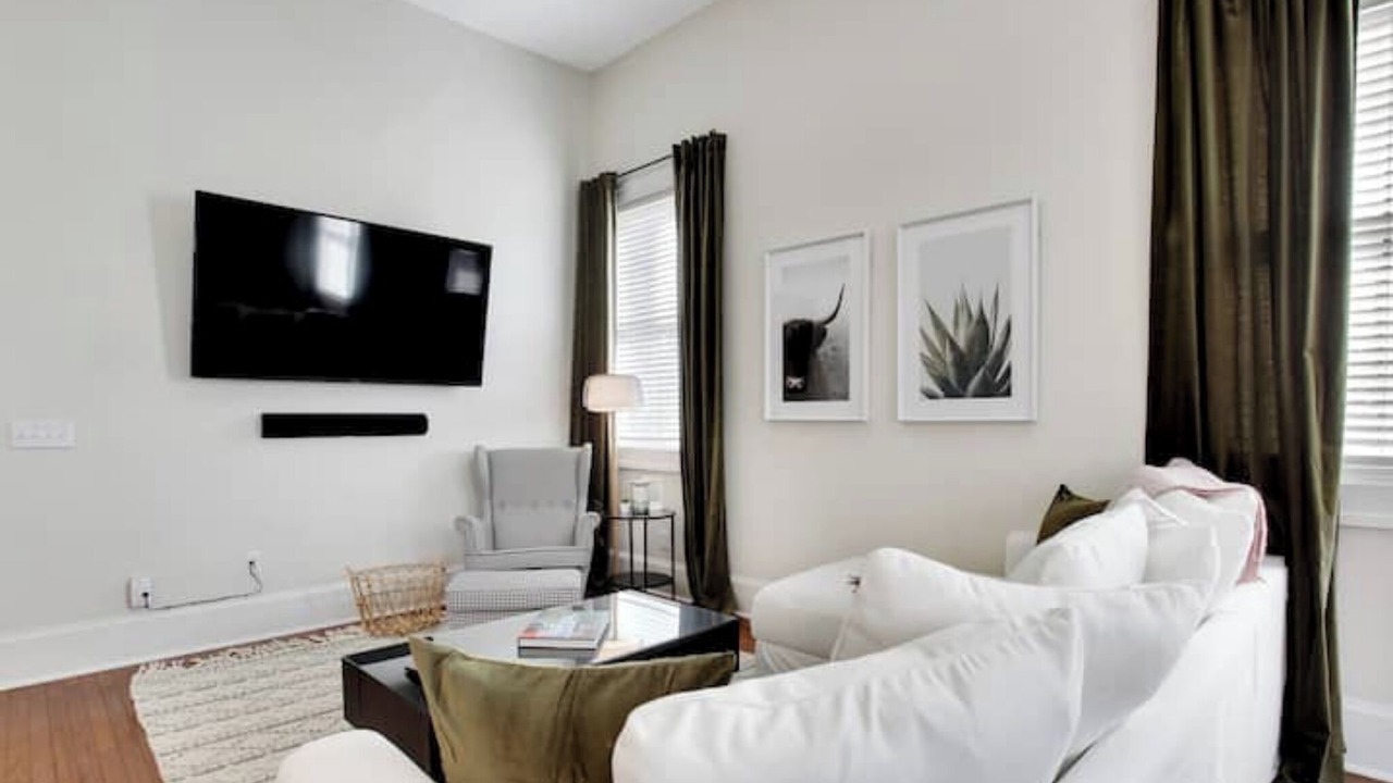Photo of Livingroom in Thomas Square