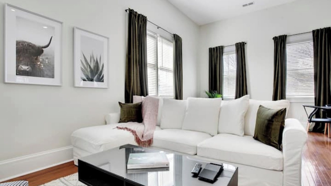 Photo of Livingroom in Thomas Square