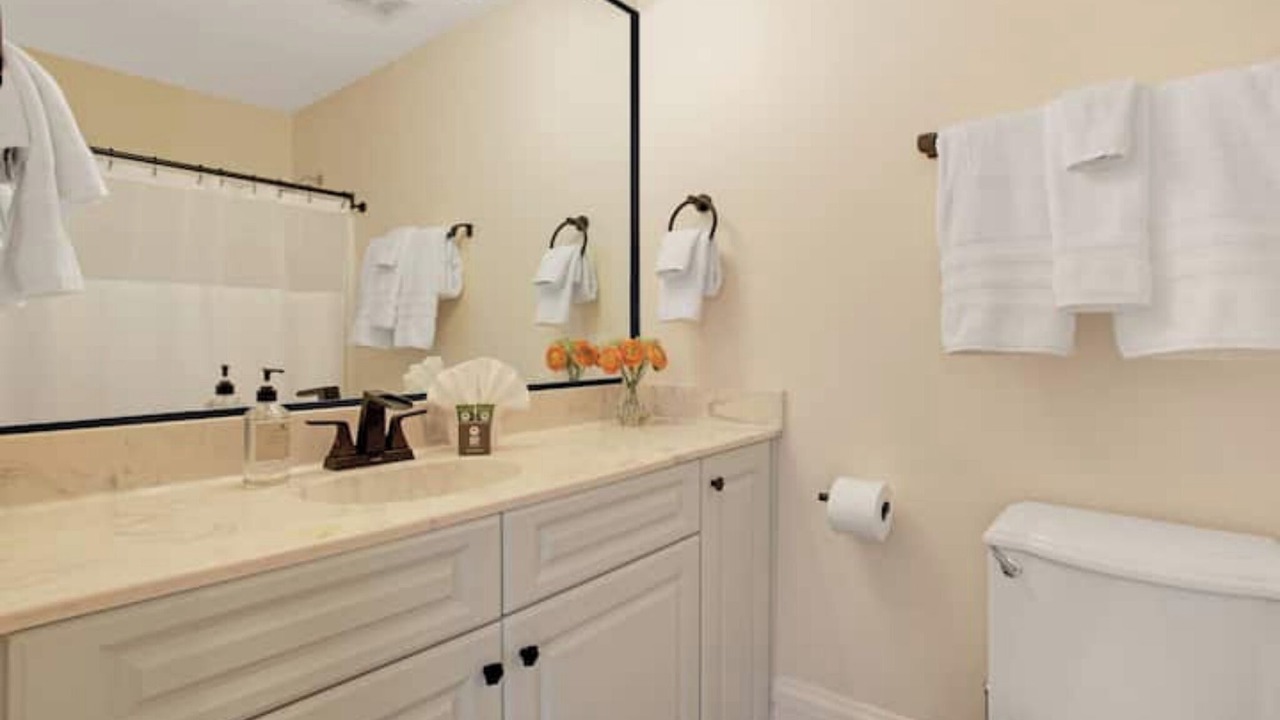 Photo of Bathroom in Thomas Square