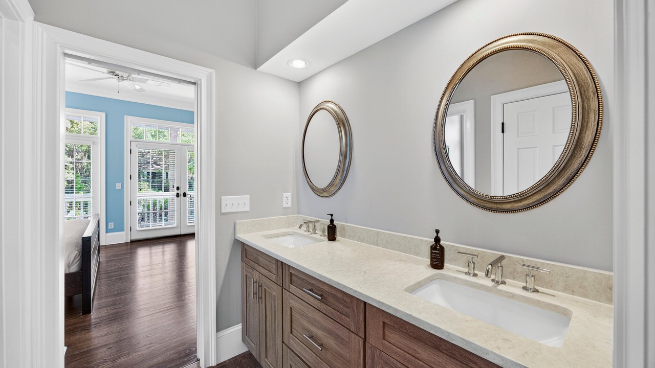 Photo of Bathroom in Vanderhorst Plantation