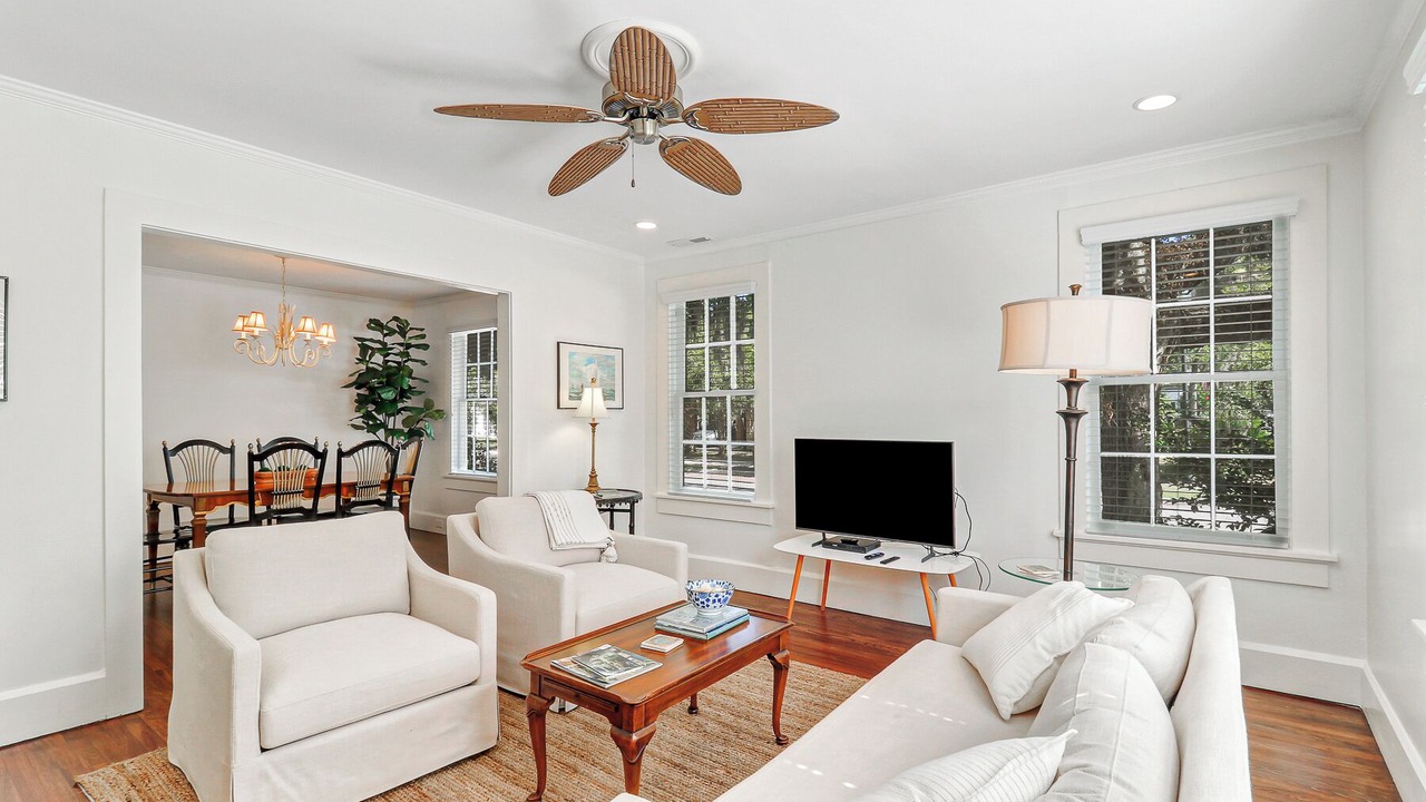 Photo of Livingroom in Historic District