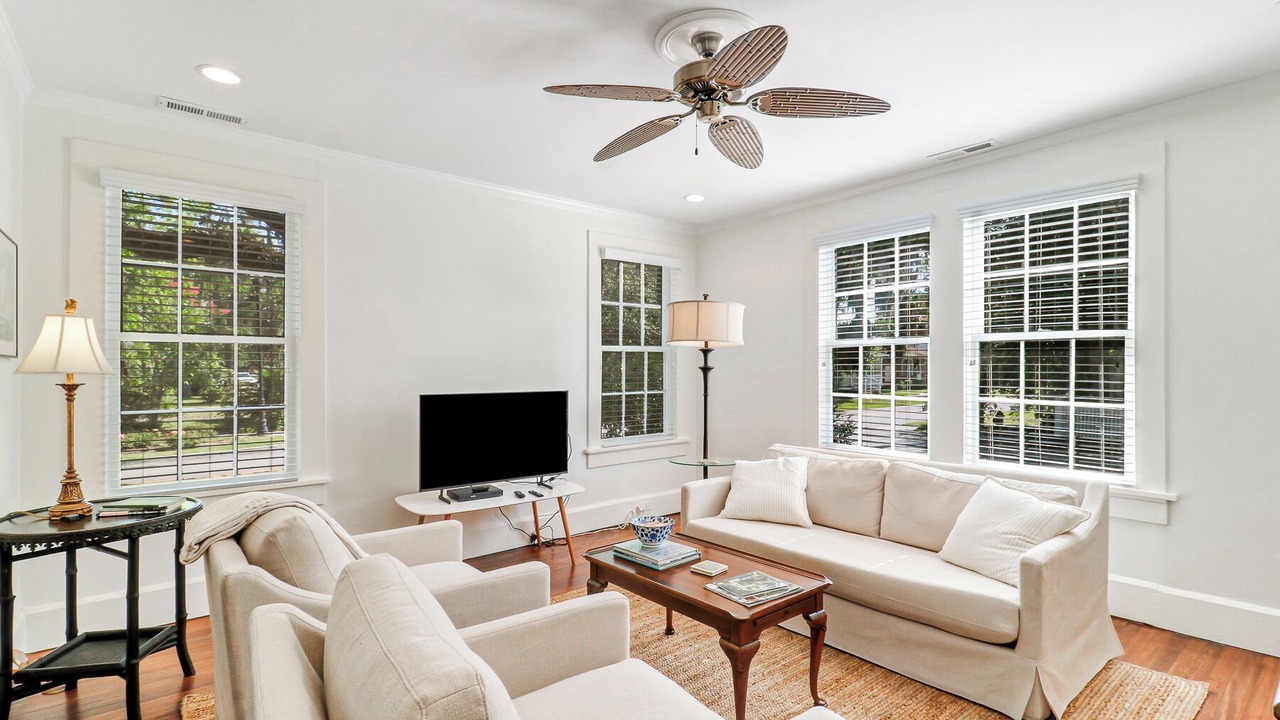 Photo of Livingroom in Historic District