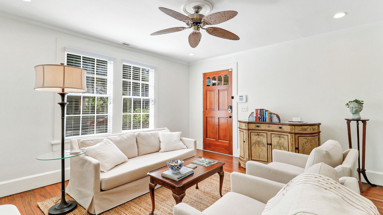 Photo of Livingroom in Historic District