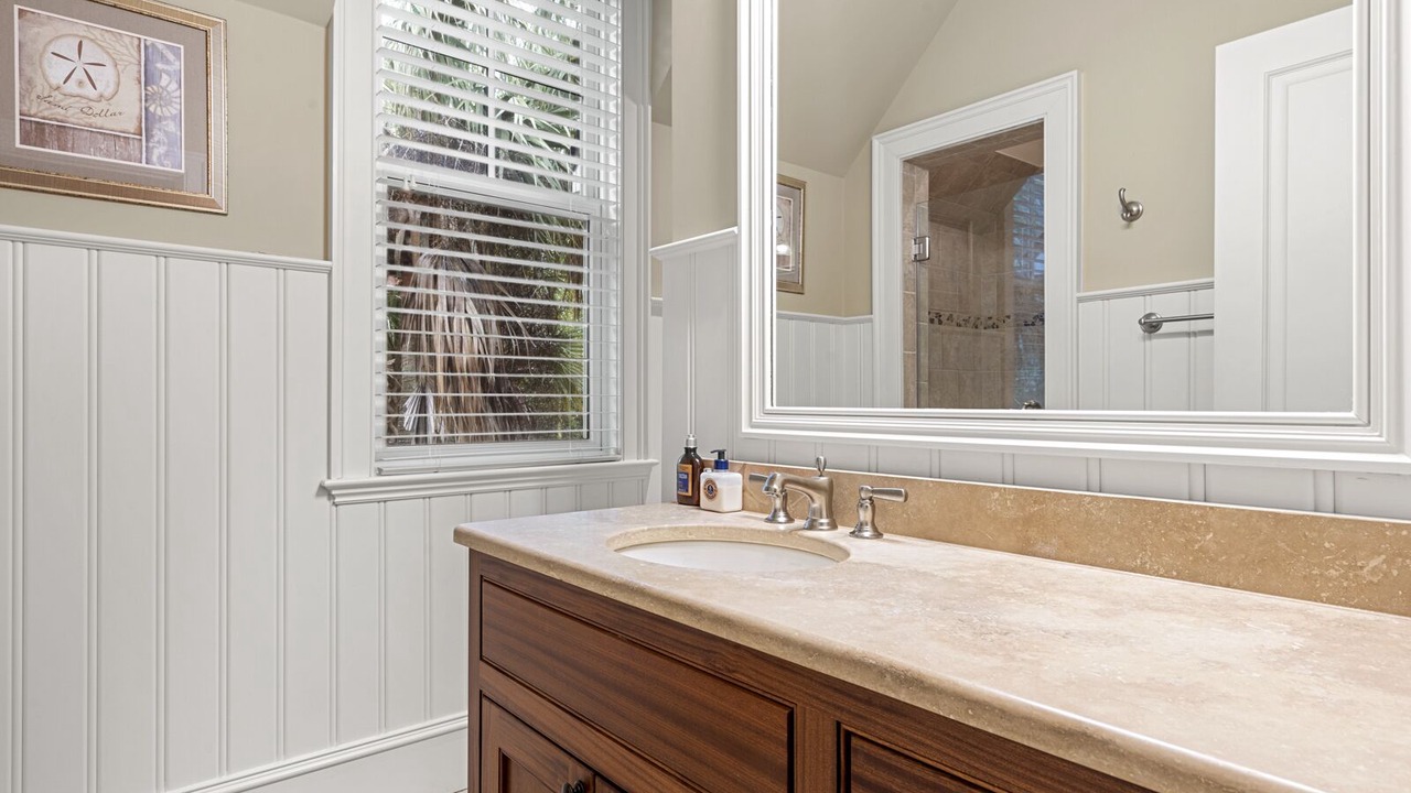 Photo of Bathroom in Vanderhorst Plantation
