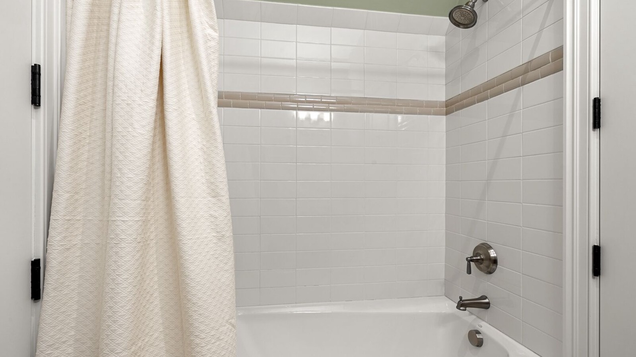 Photo of Bathroom in Vanderhorst Plantation