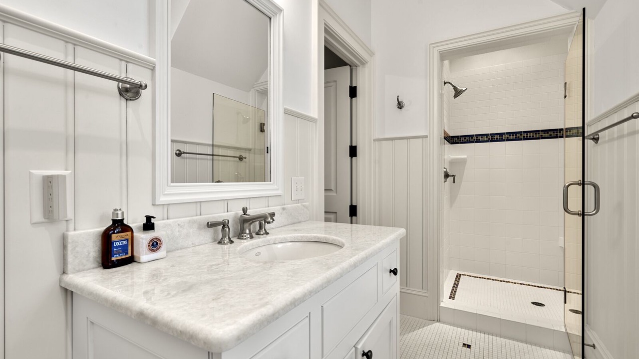 Photo of Bathroom in Vanderhorst Plantation