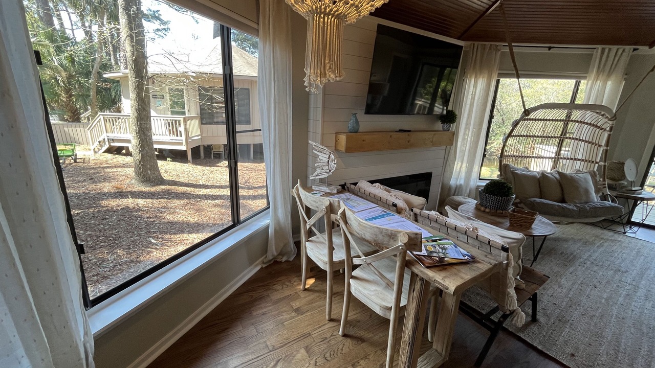 Photo of Livingroom in Night Heron