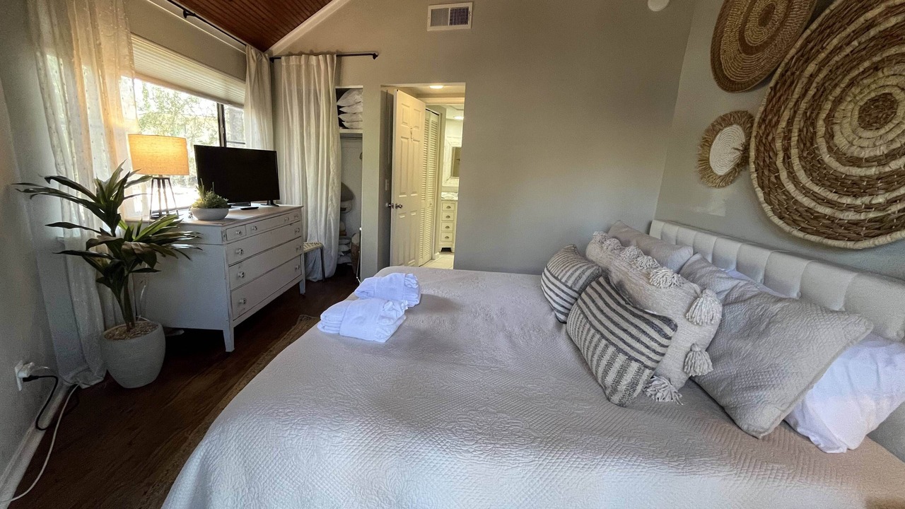 Photo of Bedroom in Night Heron
