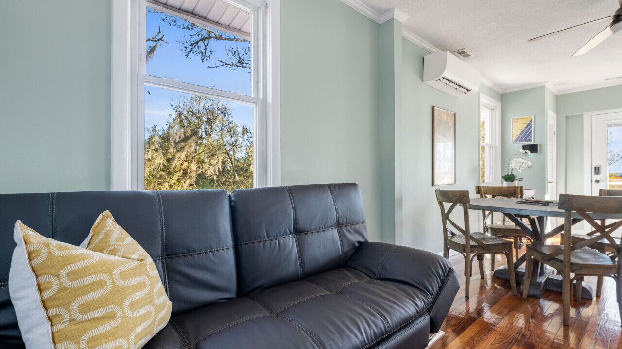 Photo of Livingroom in Charleston