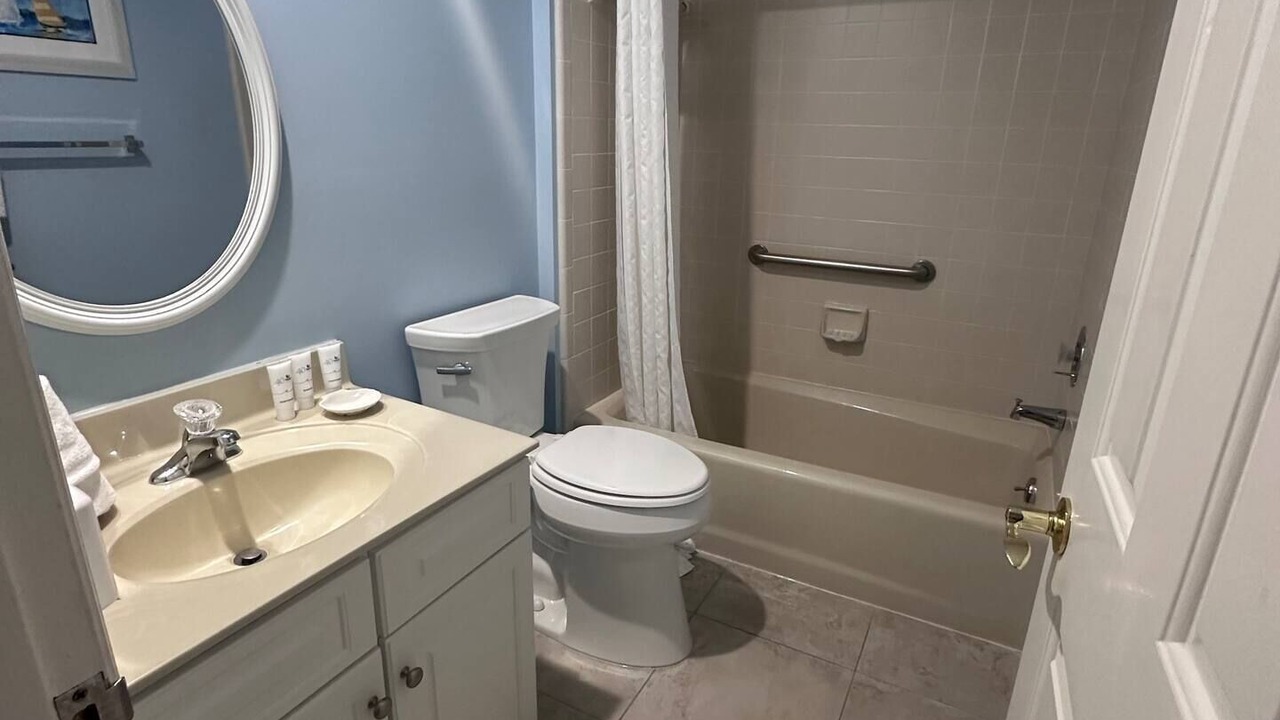 Photo of Bathroom in Shipyard Plantation