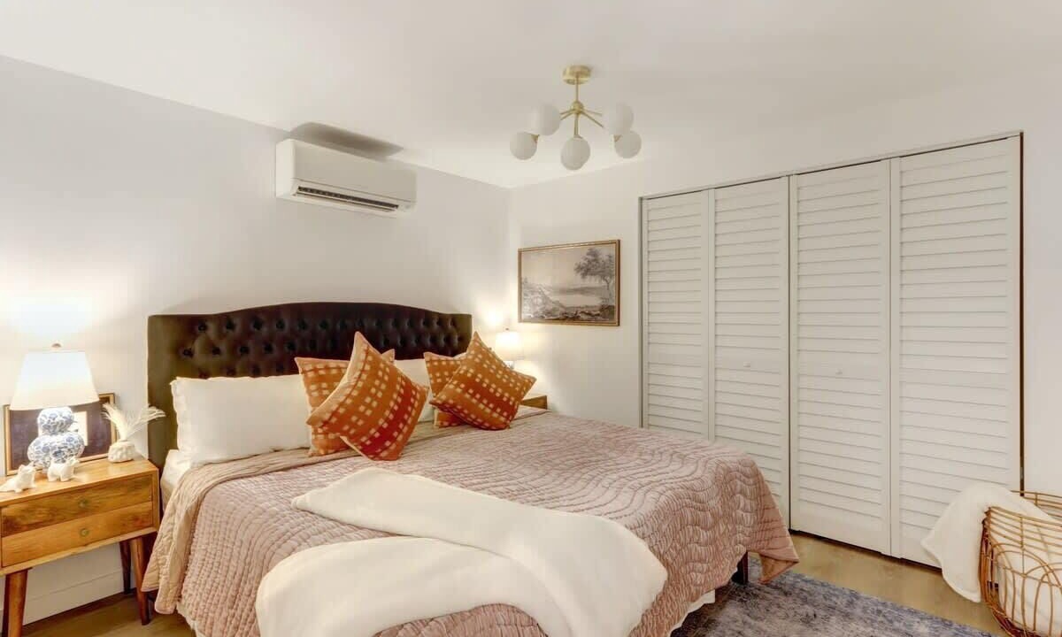 Photo of Bedroom in Historic District - North